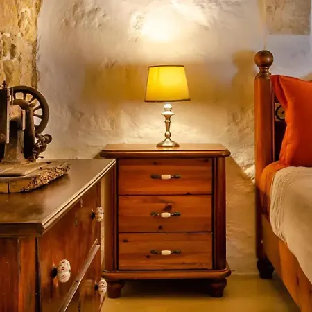 Cosy Hideaways In Traditional Maltese House