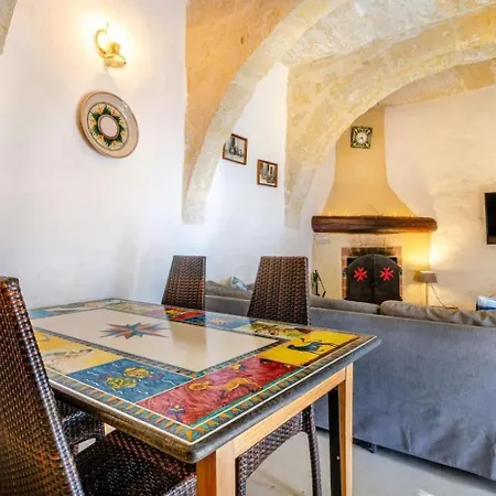 Guest house Cosy Hideaways In Traditional Maltese House Xewkija