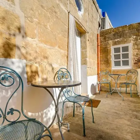 Cosy Hideaways In Traditional Maltese House Pensionat Xewkija