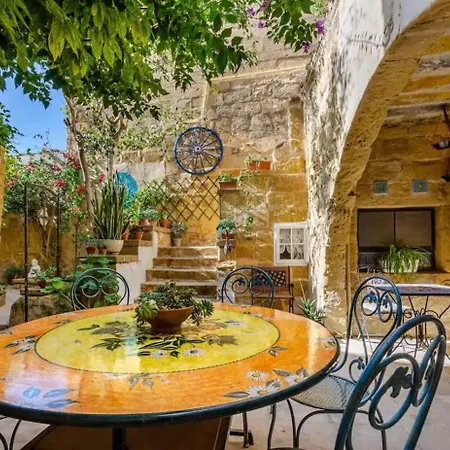 Cosy Hideaways In Traditional Maltese House Pensionat Xewkija