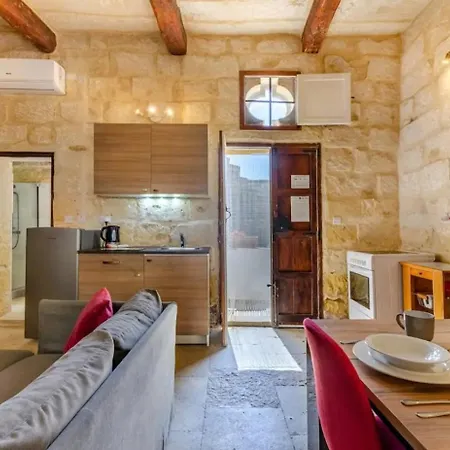 Cosy Hideaways In Traditional Maltese House 4* 쇼키아