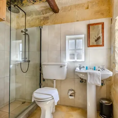 Cosy Hideaways In Traditional Maltese House Xewkija