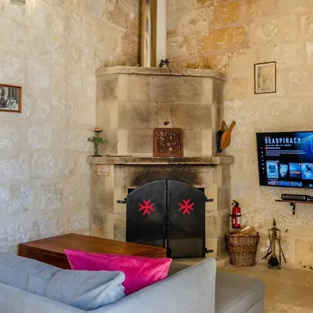 Cosy Hideaways In Traditional Maltese House