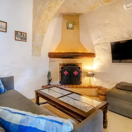 Cosy Hideaways In Traditional Maltese House
