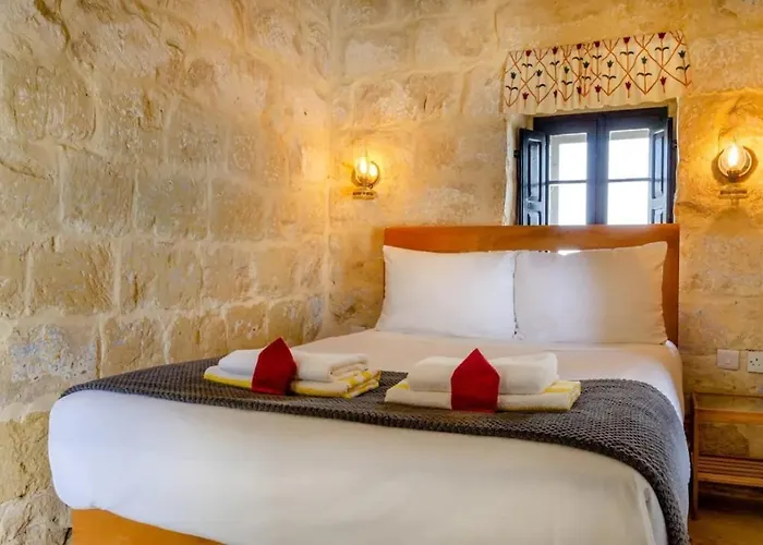 Cosy Hideaways In Traditional Maltese House 4*