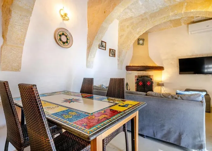 Guest house Cosy Hideaways In Traditional Maltese House Xewkija