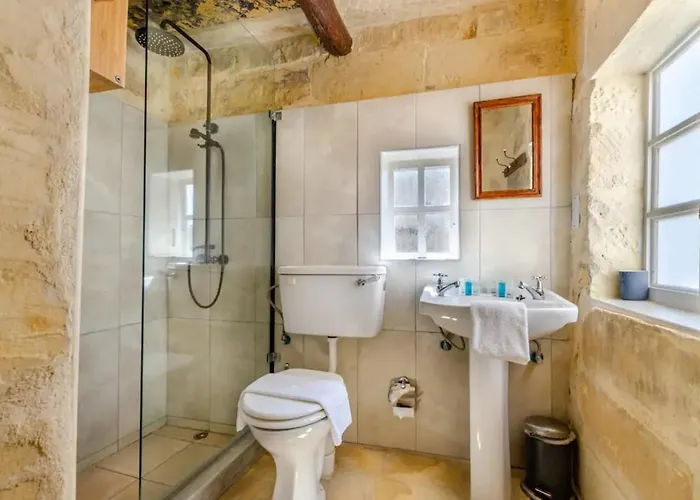 Cosy Hideaways In Traditional Maltese House Xewkija