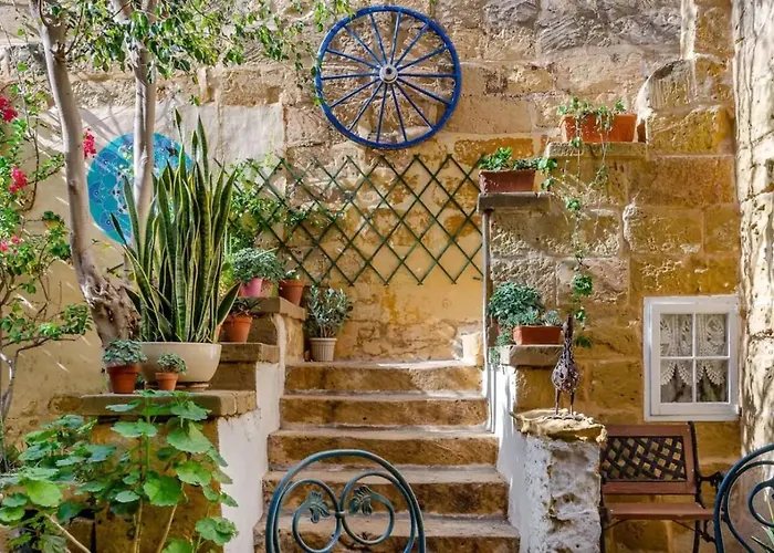 Guest house Cosy Hideaways In Traditional Maltese House Xewkija