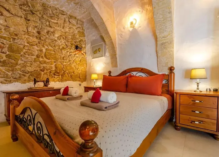 Cosy Hideaways In Traditional Maltese House 4*