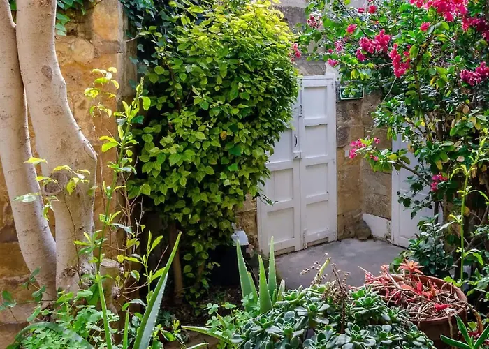 Cosy Hideaways In Traditional Maltese House 4*